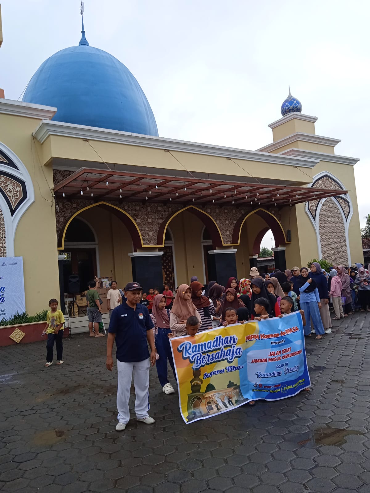 Semarak jalan sehat Masjid Sabilurrohman Wiradesa