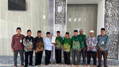*PCM Doro menerima wakaf Masjid Hj. Mutimah Dahlan