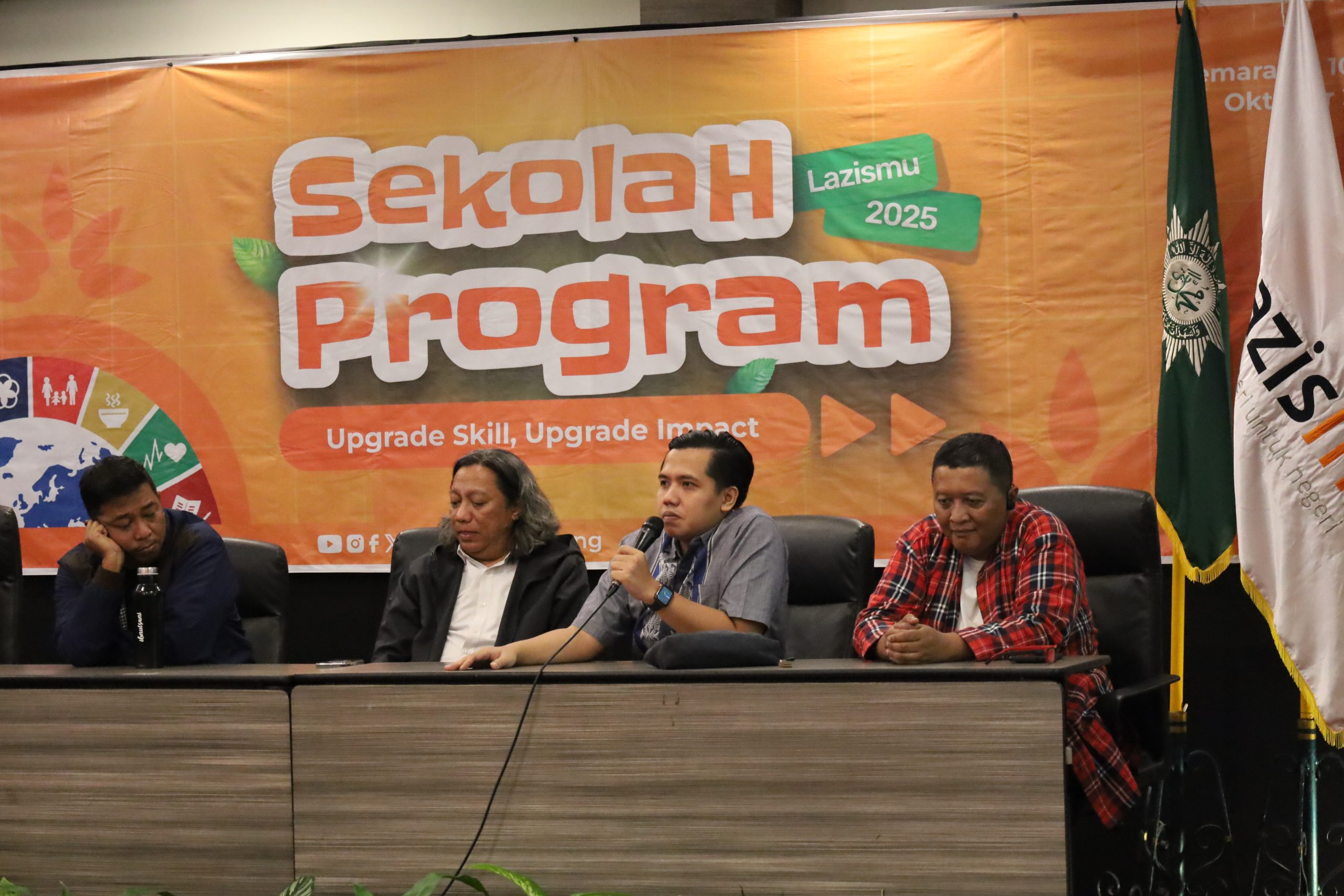 Ketua Badan Pengurus Lazismu Jawa Tengah, Dwi Swasana Ramadhan, berikan pengarahan kepada para peserta Sekolah Program Lazismu Jawa Tengah